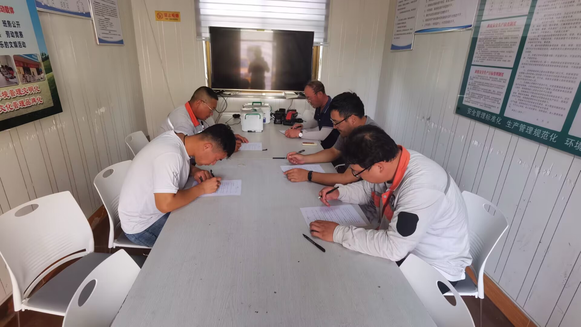 1698715570007058889.jpg A8224FC0B14EB7F817F61CB4B995410F.jpg